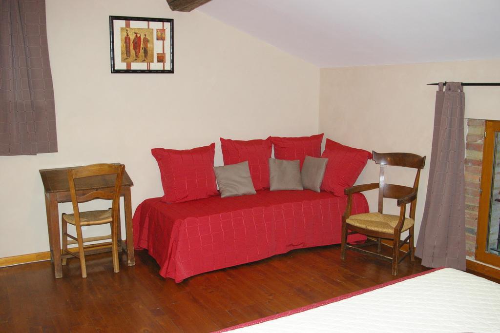 La Ferme De Menoun Bed & Breakfast Thil  Room photo