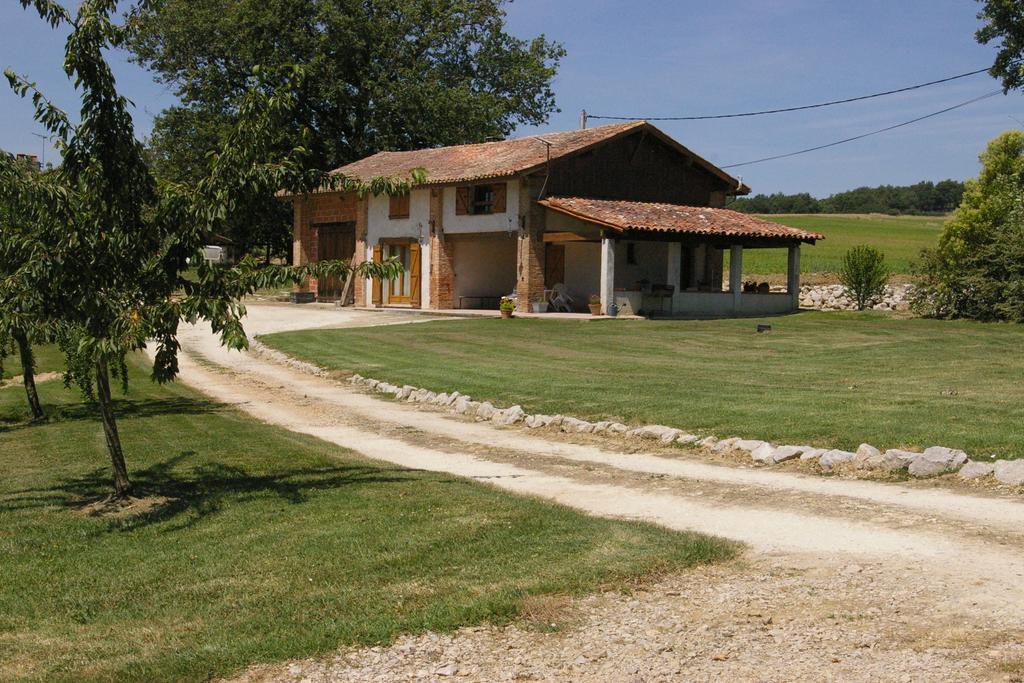 La Ferme De Menoun Bed & Breakfast Thil  Exterior photo