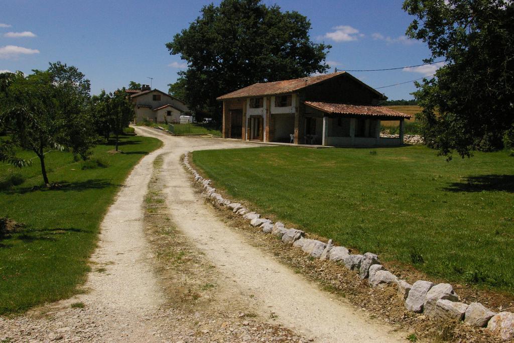 La Ferme De Menoun Bed & Breakfast Thil  Exterior photo